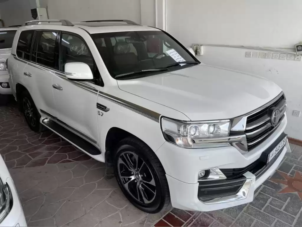 مستعملة Toyota Land Cruiser للبيع في الدوحة #13181 - 1  صورة 